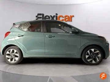 Car image 4
