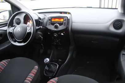 Car image 4