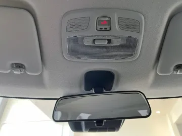 Car image 32