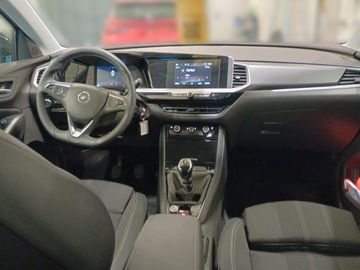 Car image 9