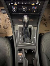 Car image 32