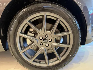 Car image 28