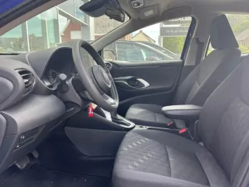 Car image 4