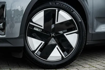 Car image 36