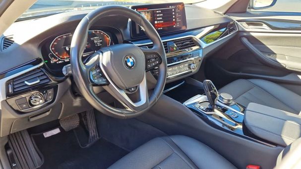 BMW 520d Touring xDrive Luxury Line 140 kW image number 11