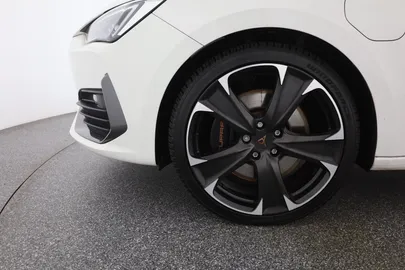 Car image 30
