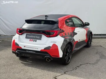 Car image 4