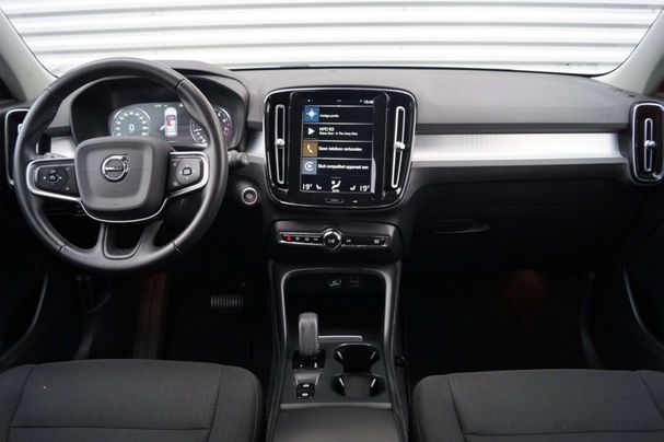 Volvo XC40 T3 Momentum 120 kW image number 8