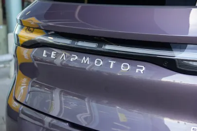 Car image 5