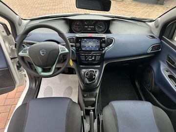 Car image 13