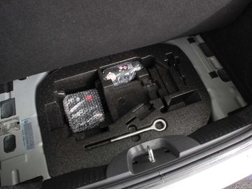 Car image 30