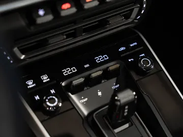 Car image 34