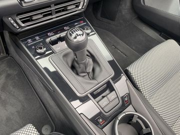 Car image 26