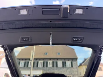 Car image 43