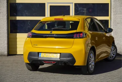 Car image 4
