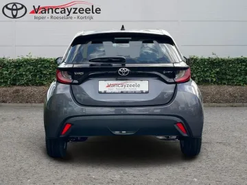 Car image 4