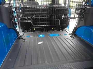 Car image 32