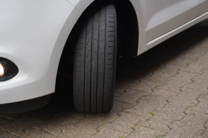Car image 28