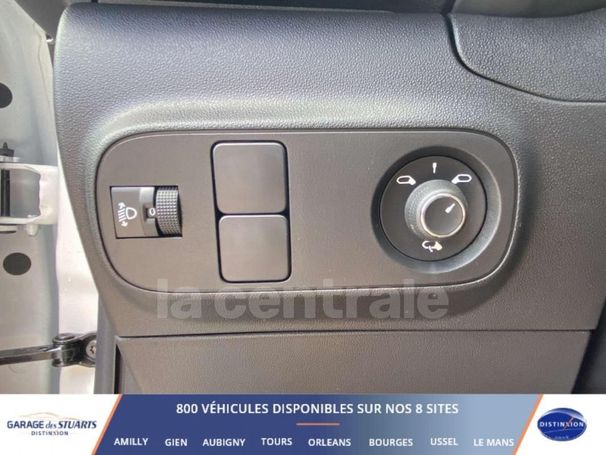 Citroen C3 Pure Tech 83 C-Series 61 kW image number 18