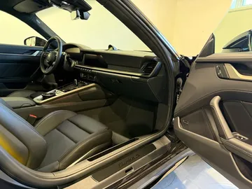 Car image 38
