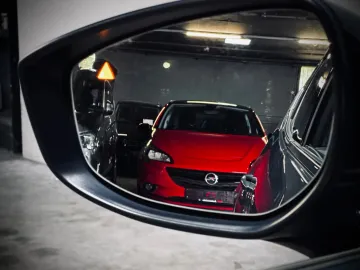 Car image 23