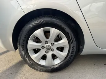 Car image 29