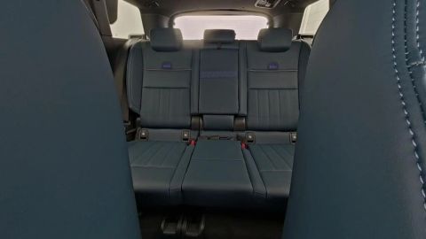 Car image 26