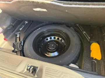 Car image 29