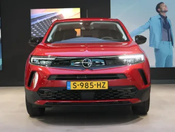 Car image 3