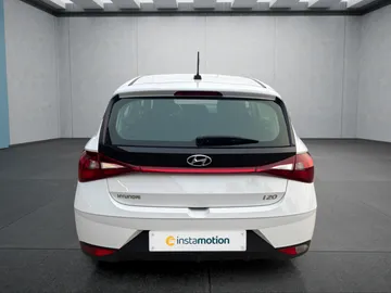 Car image 19