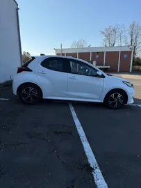 Car image 4