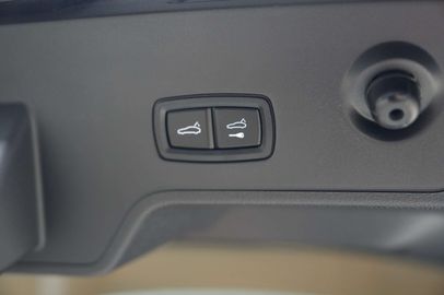 Car image 37