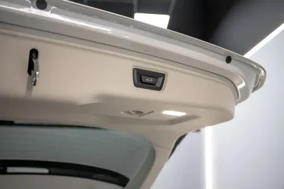 Car image 46