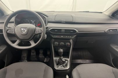 Car image 13