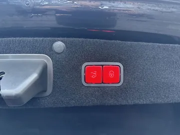 Car image 37