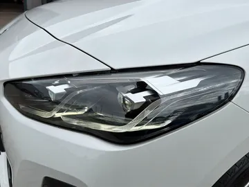 Car image 32