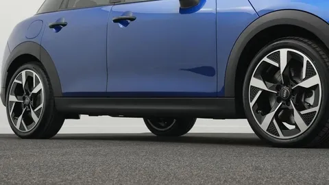 Car image 22