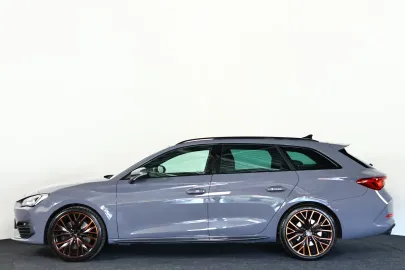 Car image 32