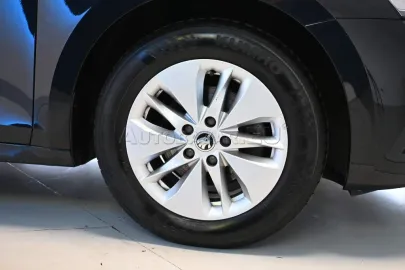 Car image 30