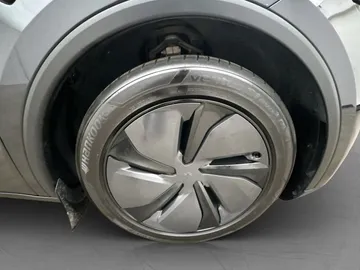 Car image 35