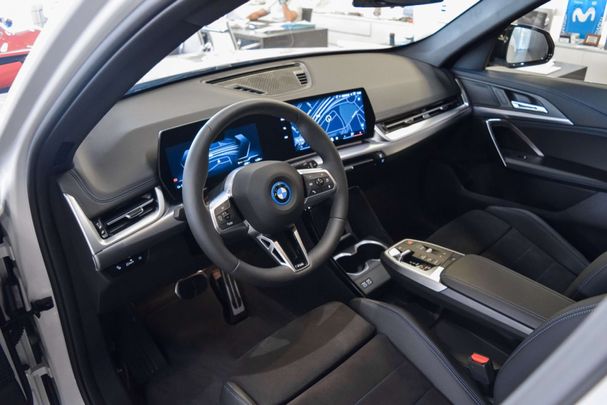 BMW iX1 xDrive30 M Sport Pro 230 kW image number 5