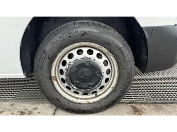 Car image 36