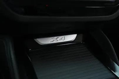 Car image 40