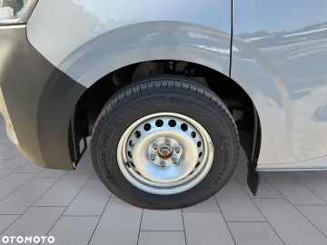 Car image 32