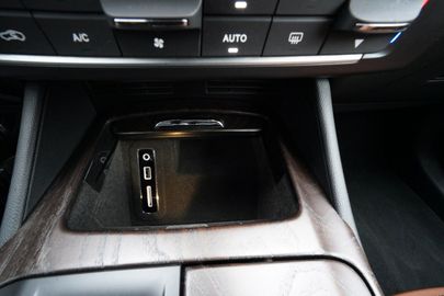 Car image 36