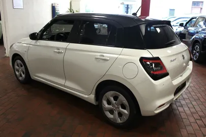Car image 5