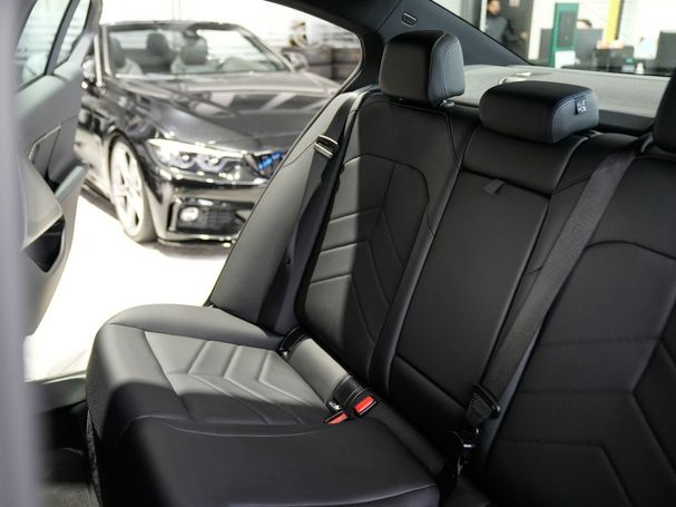 BMW 520d 145 kW image number 25