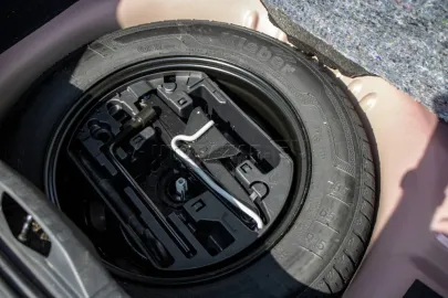 Car image 35