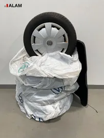 Car image 30