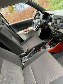 Car image 13